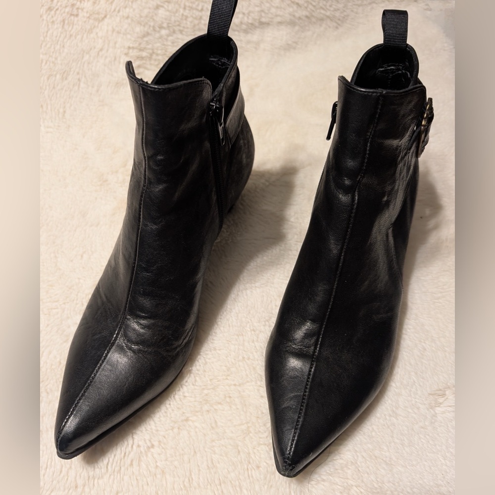John Fluevog Firefly Lucidota Black Leather Ankle Boots. Unique Heel. Size 9 - Picture 6 of 14
